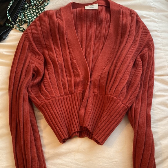 Red aritzia cropped sweater - Picture 6 of 6